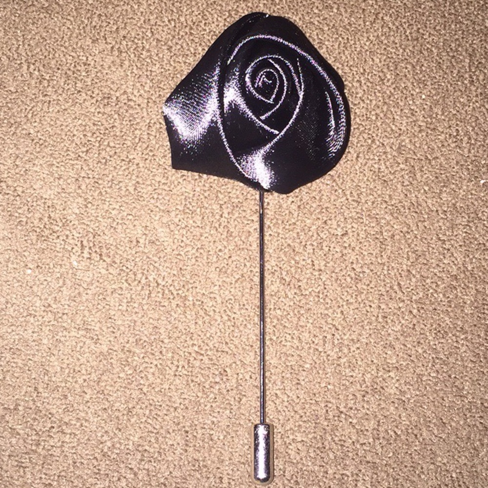 Brooch pin bundle 19 items  in black satin roses